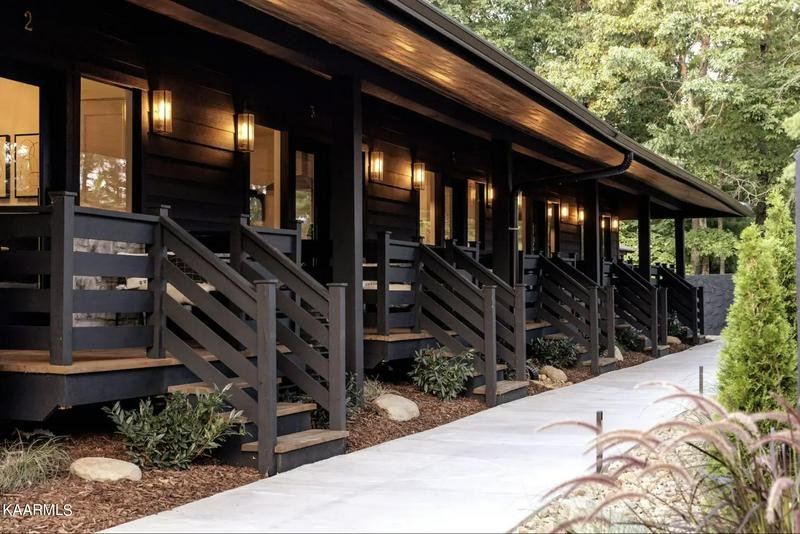 The Mossy Mountain Lodge - $2,999,900