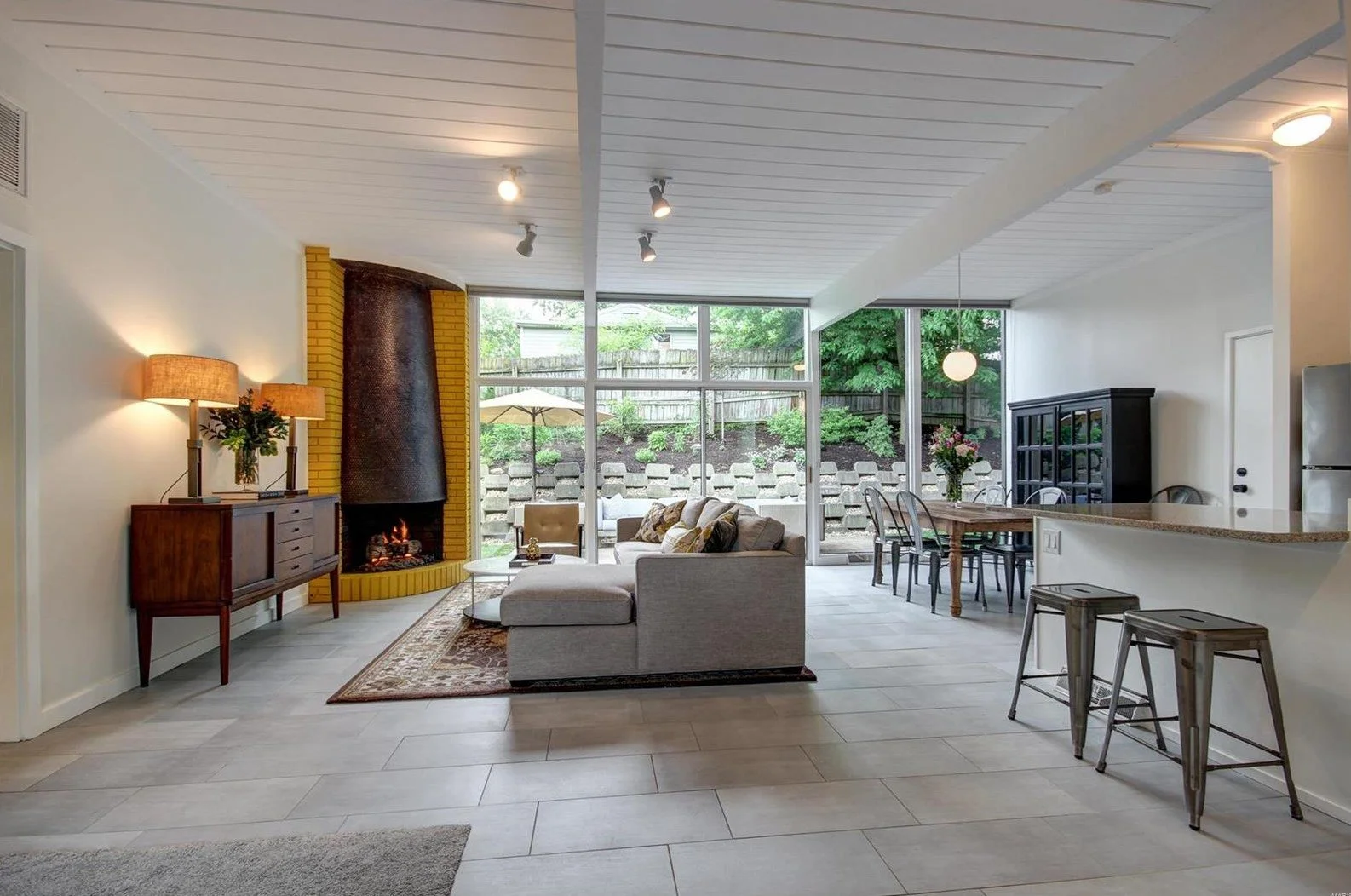 A Harris Armstrong Design in STL  - $289,900