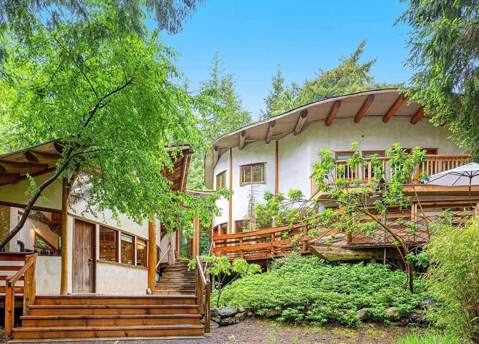 A Whimsical Home in Comox Valley, BC - C$1,179,000