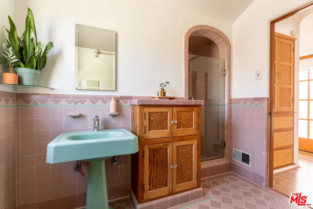 Vintage Bathroom Envy in Glendale, CA - $1,299,000