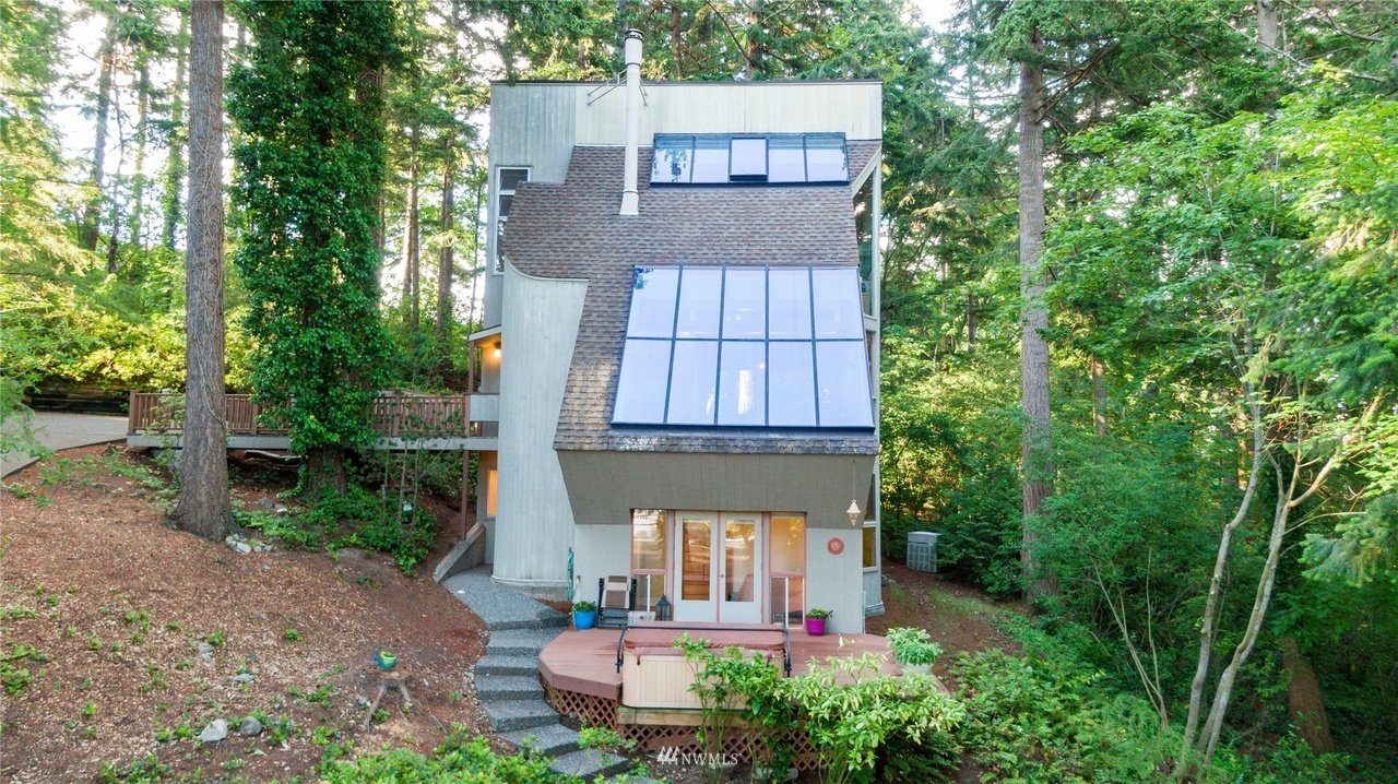 Stunning Architecture in Bellingham, WA - $1Mil