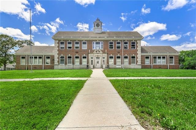 A School on Over 2 Acres in Paola, KS - $499,900