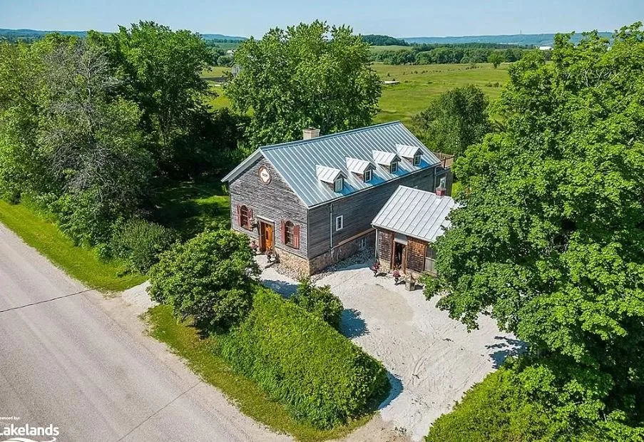 A Converted School in The Blue Mountains, ON - C$1,395,000