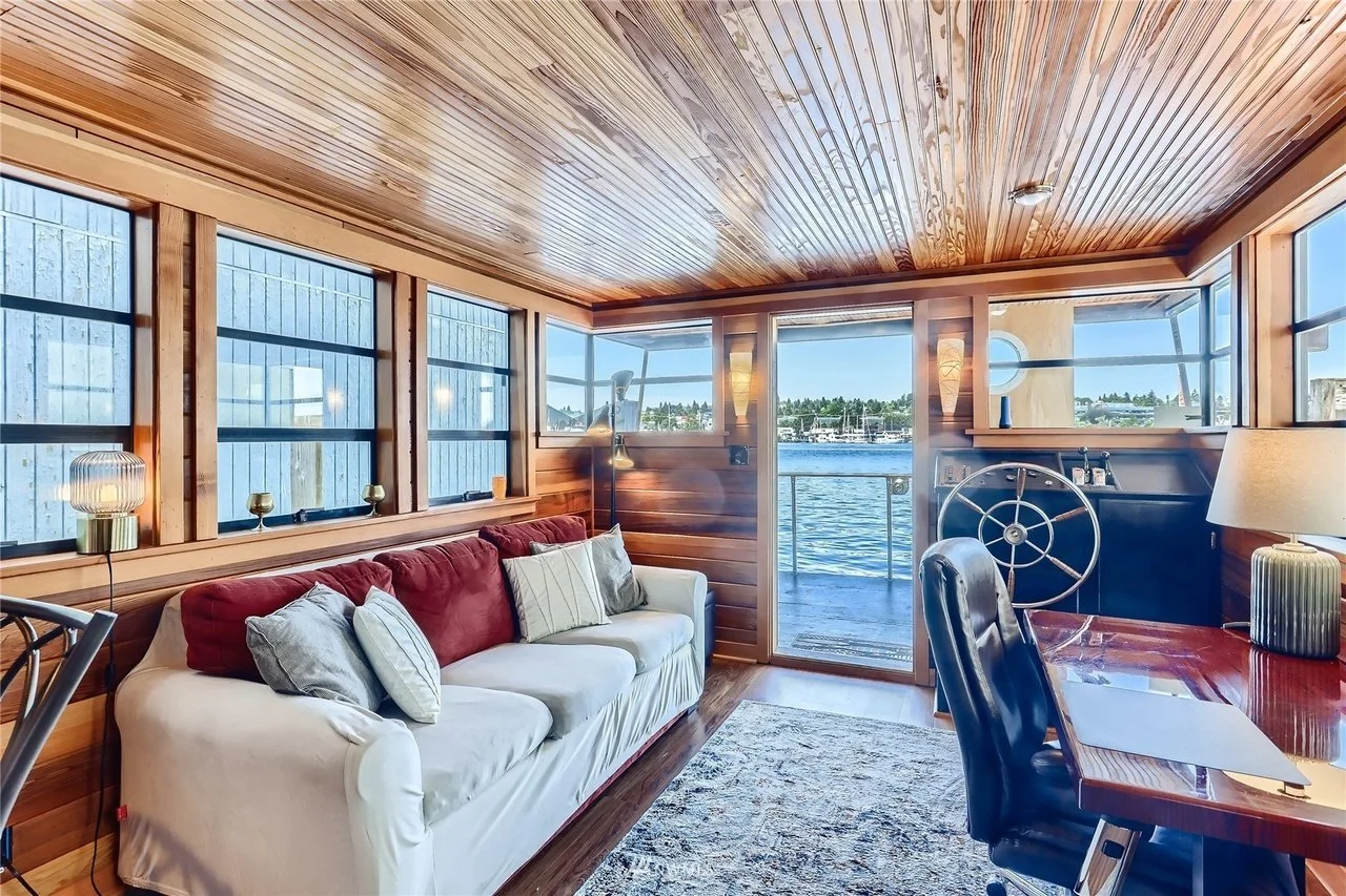 A Houseboat in Seattle - $400,000