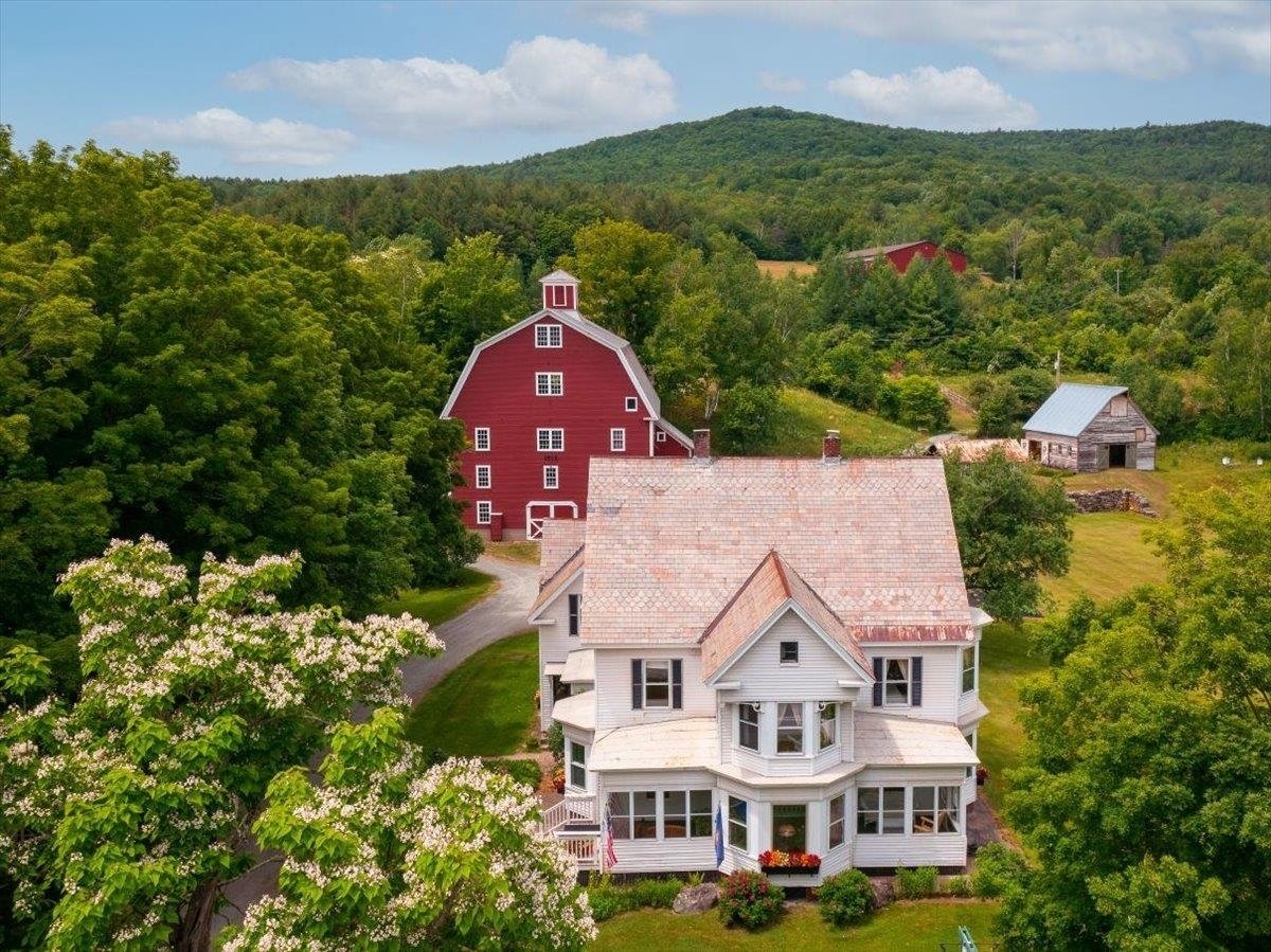 An Inn &amp; Venue on 13 Acres - $1,800,000