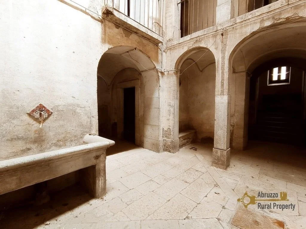 A Stone House in Italy - €150,000