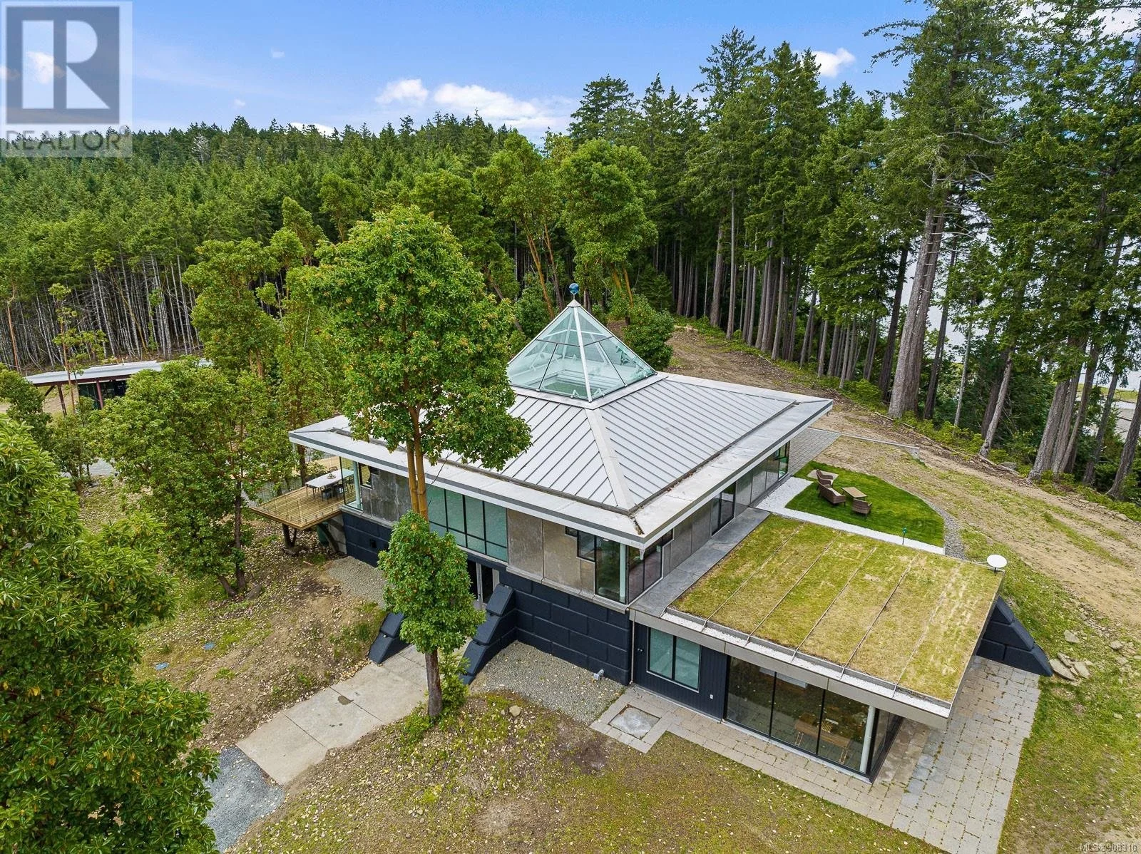 A Waterfront Home in Comox Valley, BC - C$4,000,000