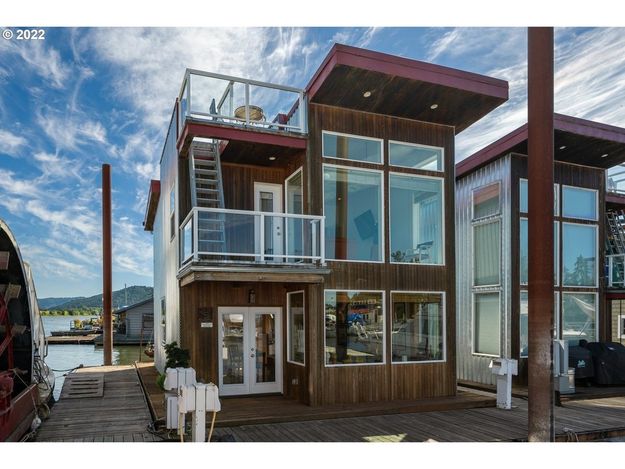 A Floating Home in Scappoose, OR - $300,000