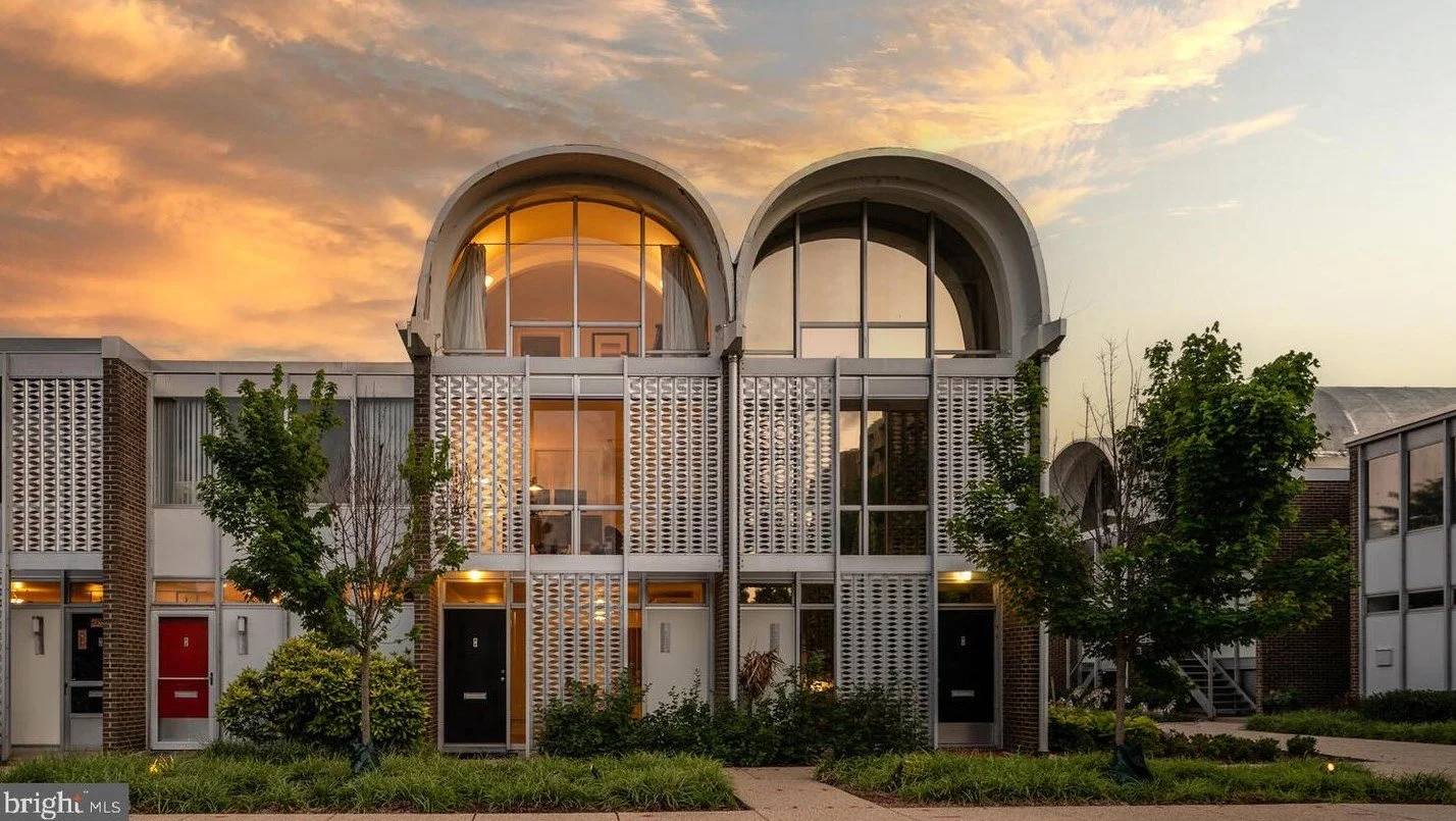 A Charles Goodman Design in DC - $649,000