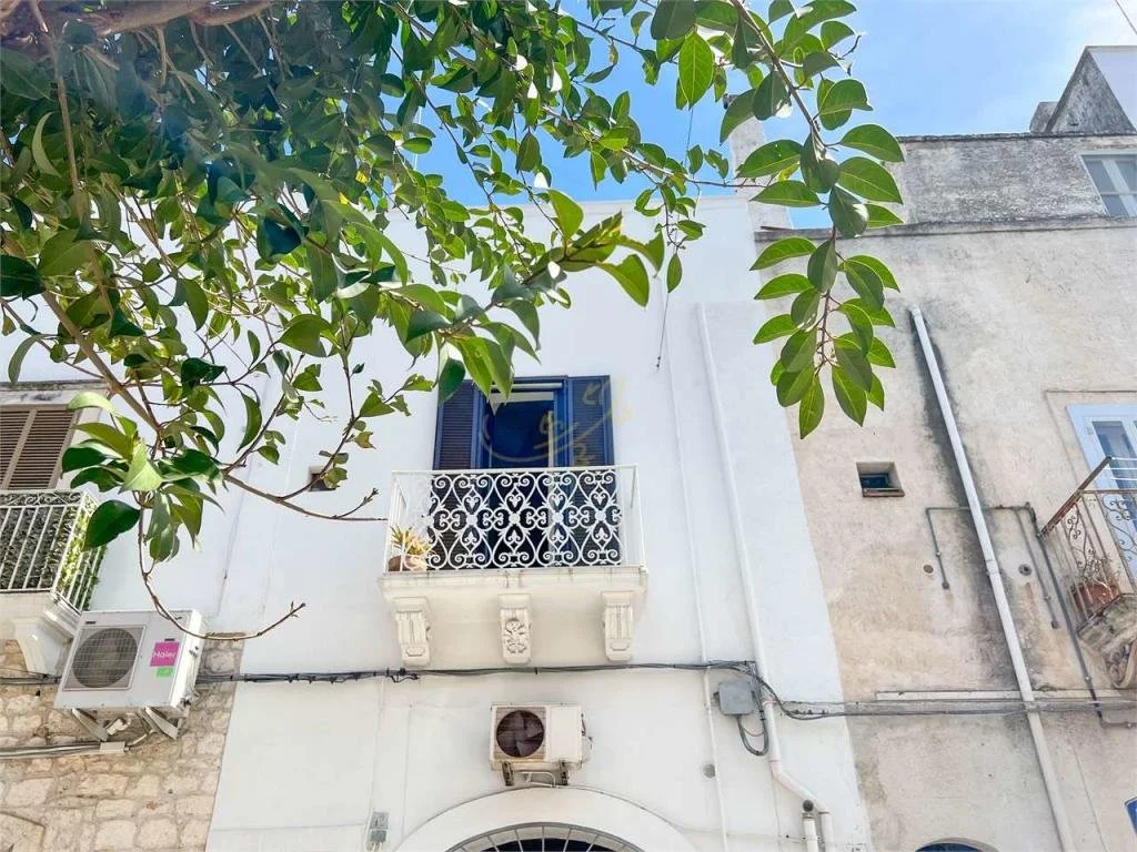 All About the Curves in Italy - €145,000