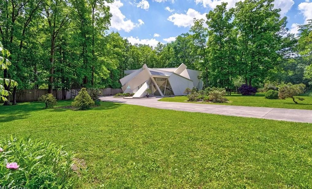 A Contemporary Home in Oberlin, OH - $1Mil