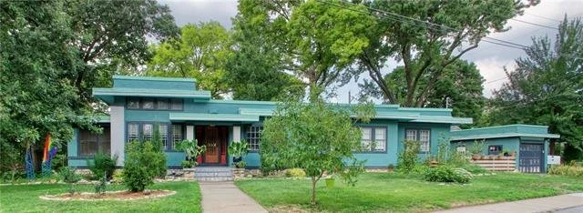 A 1923 Art Deco in Kansas City, MO - $425,000