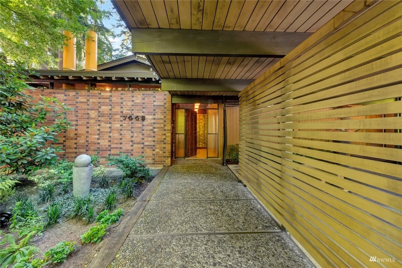 A Myron Lewis Design in Kirkland, WA - $1,450,000