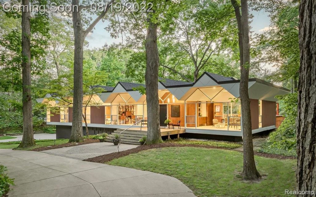 A William Kessler Design in Farmington, MI - $899,000
