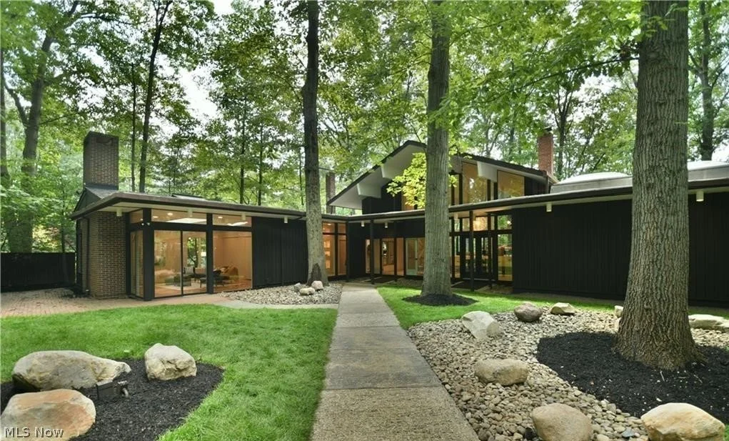 A William Morris Design in Pepper Pike, OH - $895,000