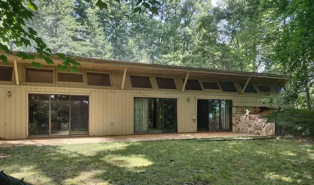A Berm House on Over an Acre - $285,000