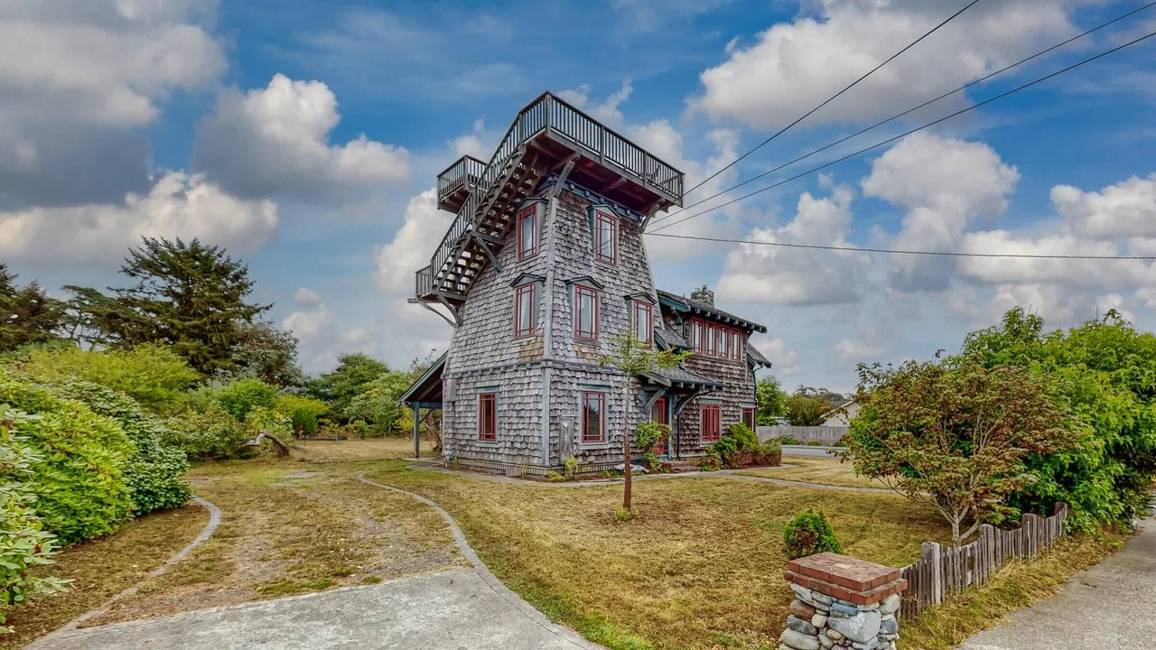 A Gene Callahan House in McKinleyville, CA - $599,000
