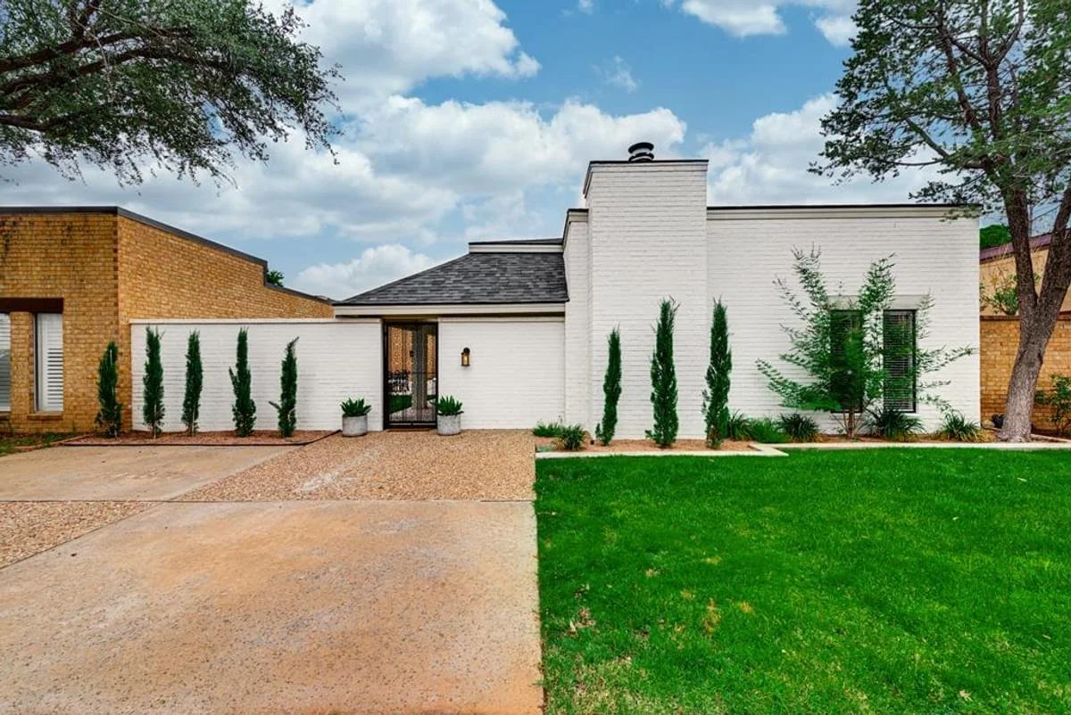 A Courtyard &amp; Atrium - $300,000