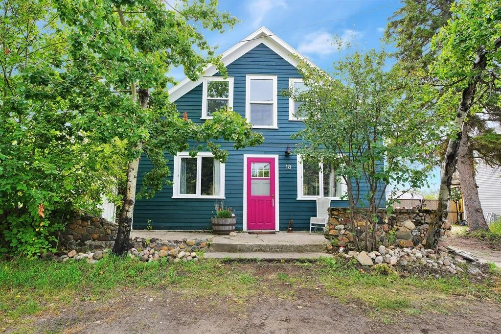 Gull Lake's Former Dance Hall - C$329,900