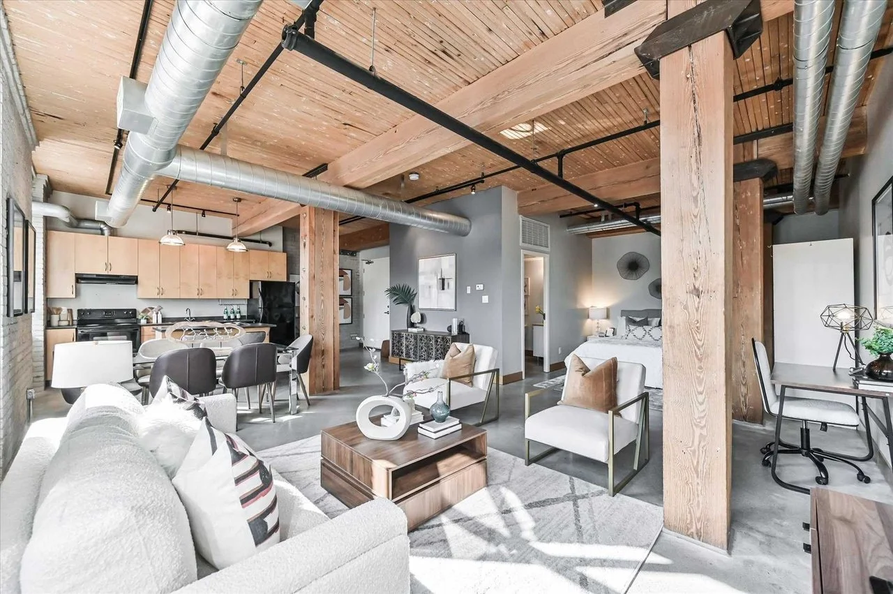 A Condo in a Former Warehouse in Toronto - C$959,000