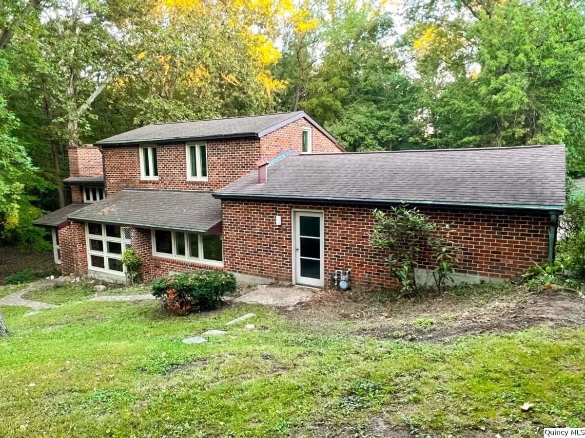 Over an Acre in Quincy, IL - $314,900