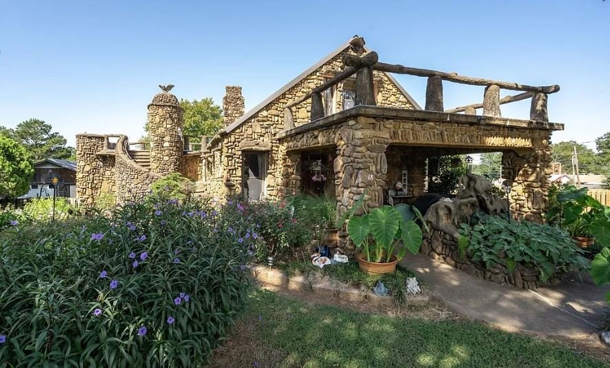 A Stone Home in Paris, AR - $750,000