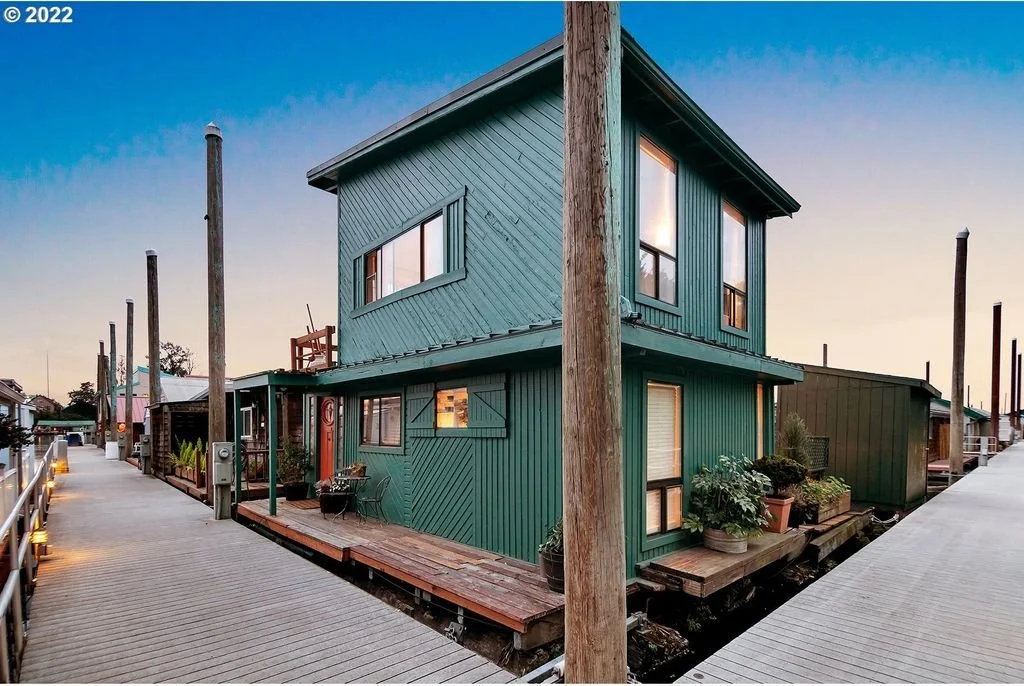 A Floating Home in Portland, OR - $299,900