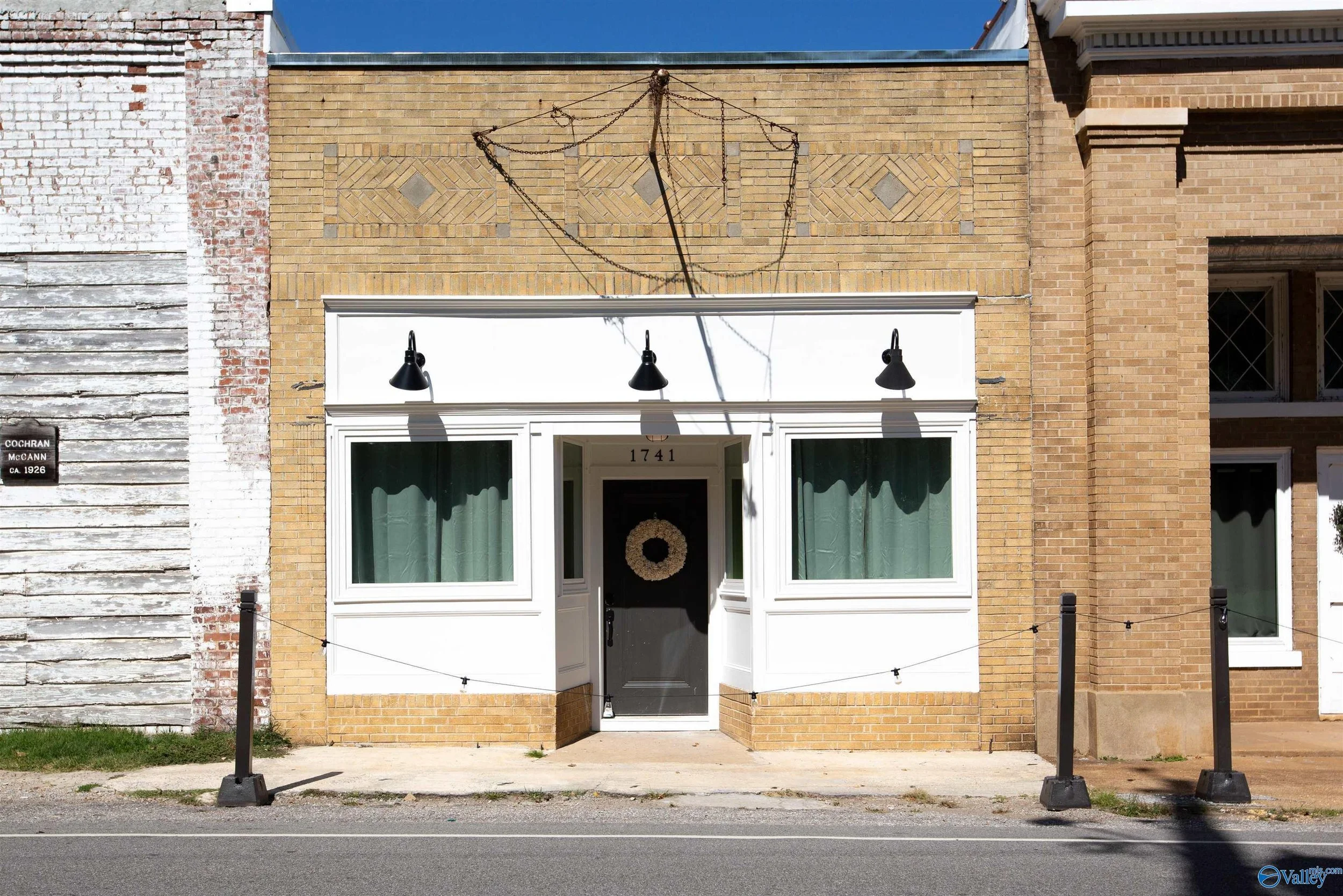 A Former Storefront in New Market, AL - $350,000