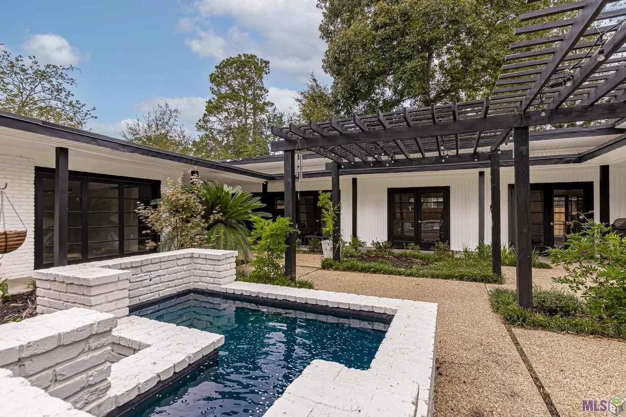 A Courtyard Home in Baton Rouge - $280,000