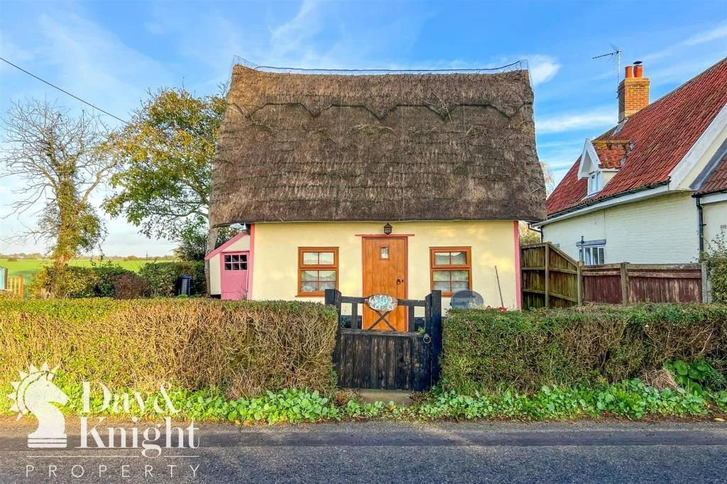 A Storybook Cottage in England - £200,000
