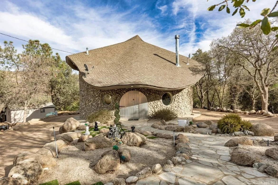 2.5 Acres in Keene, CA - $380,000