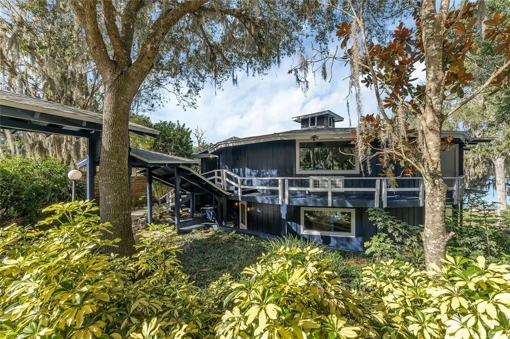 Lakefront in Eustis, FL - $470,000