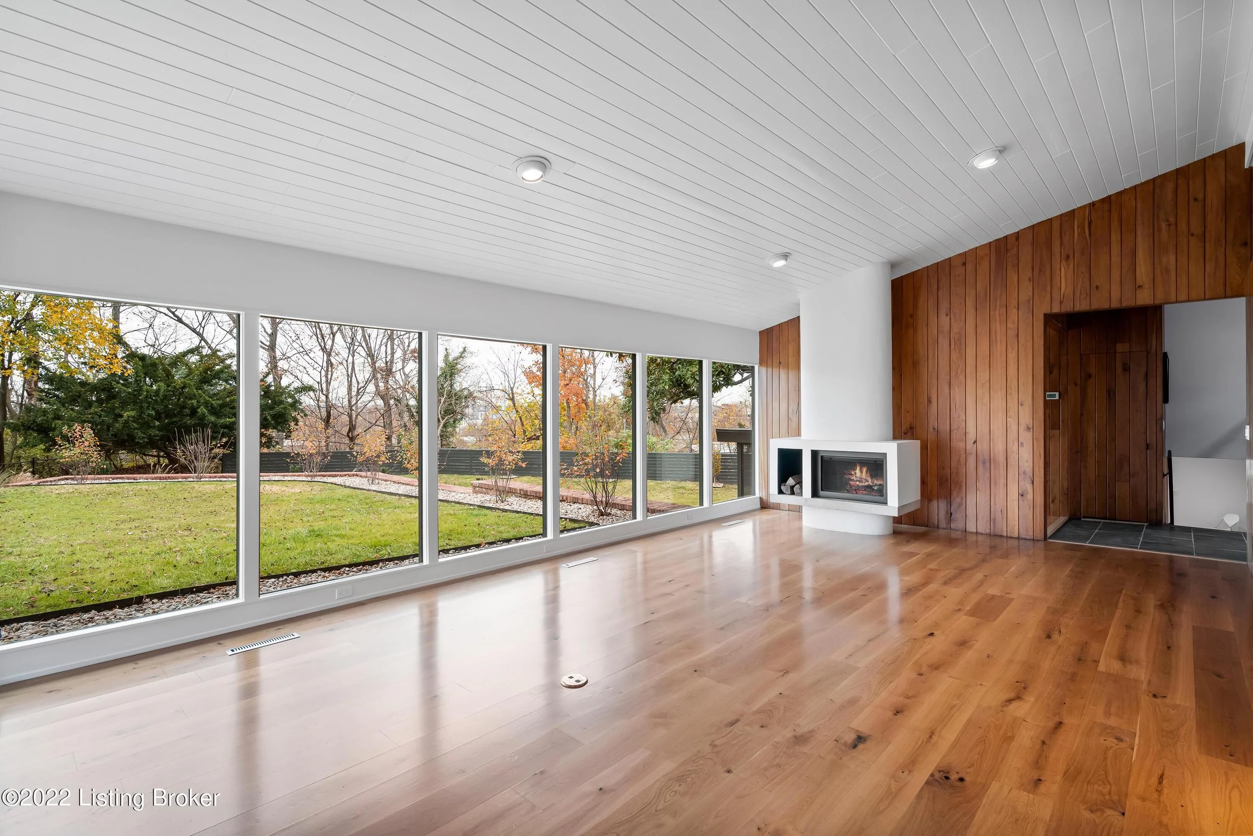 A 1958 MCM on Over an Acre - $1,369,000