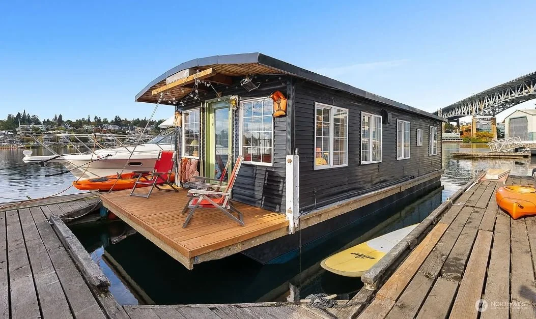 A Floating Home in Seattle - $395,000