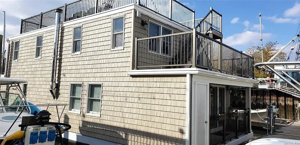 A Floating Home in Port Washington, NY - $339,000
