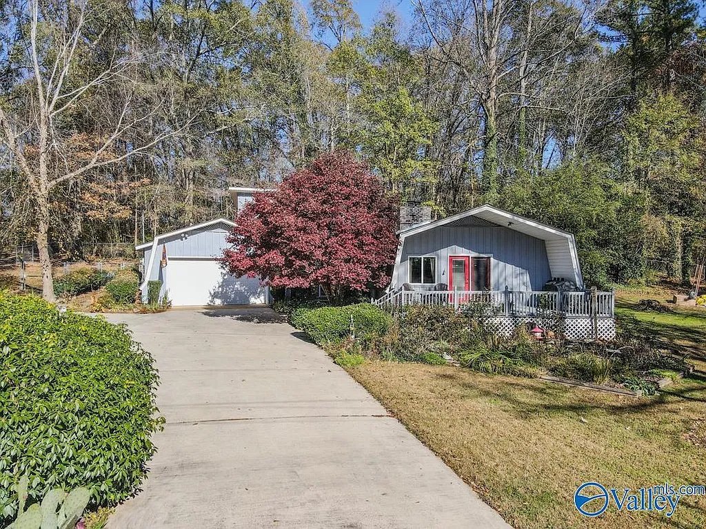 Minutes From the Lake in Guntersville, AL - $310,000