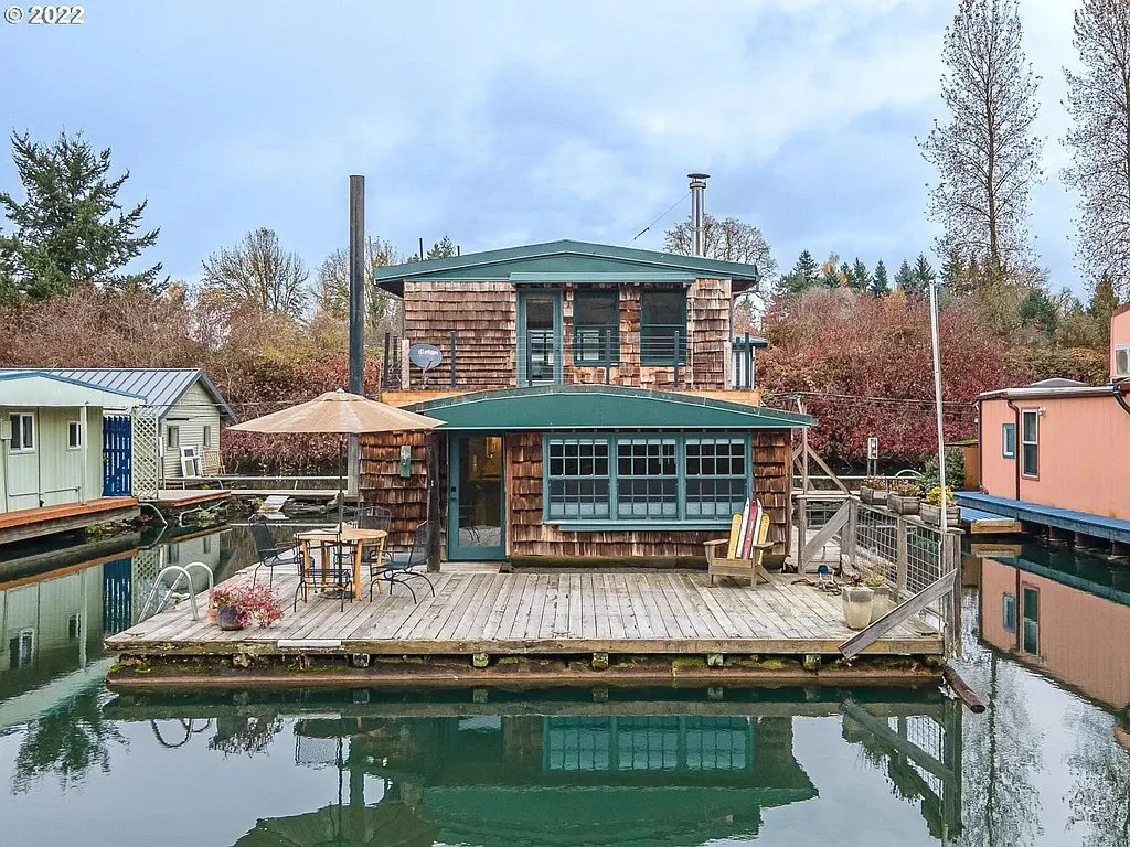A Floating Home in Portland, OR - $475,000
