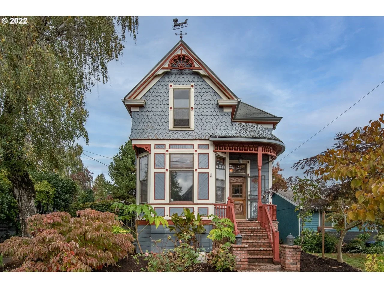 A Victorian in Portland, OR - $525,000