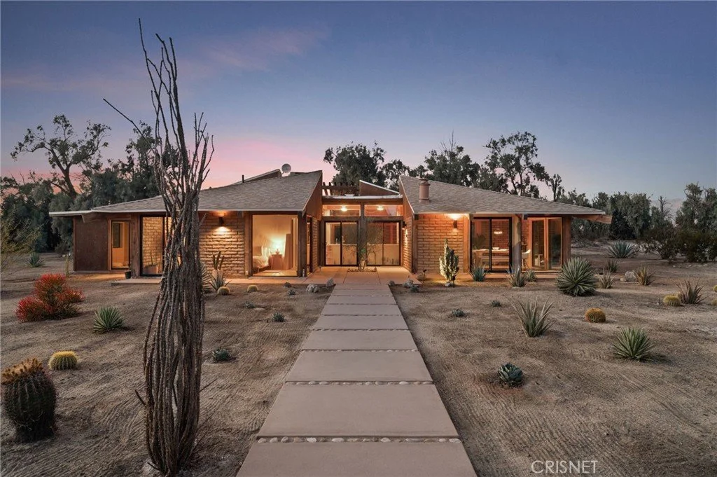 A 1974 Burger &amp; Coplans Design on 6.5 Acres - $1,550,000