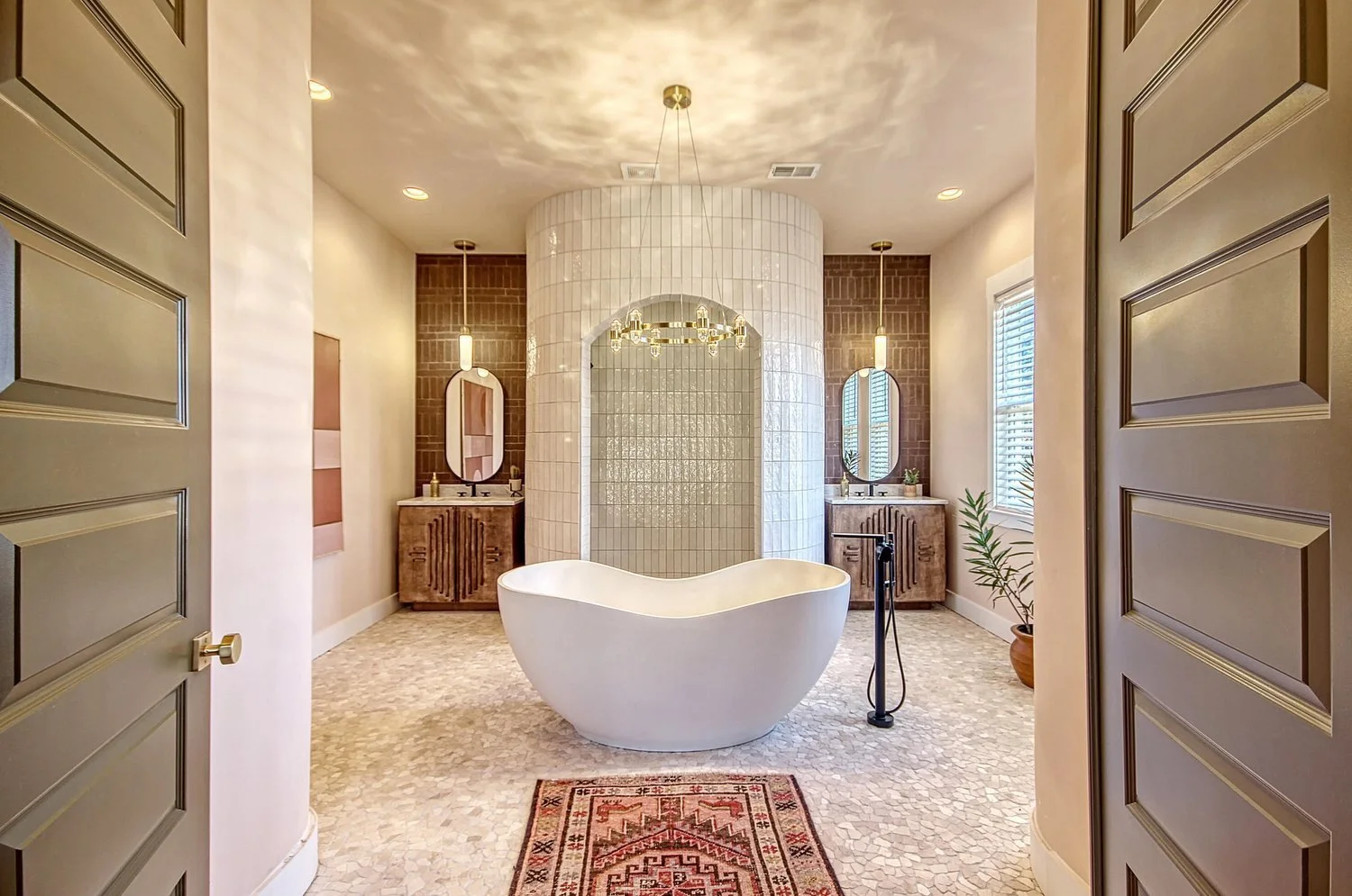 10 Beguiling Bathrooms of 2022