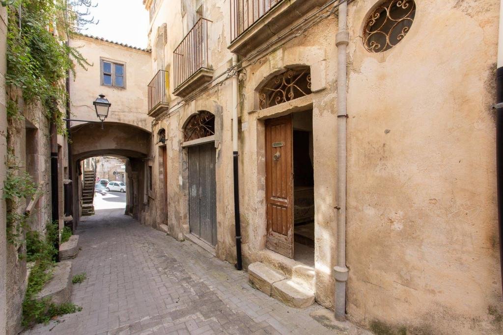 A Mid 1800's Building in Italy - €300,000