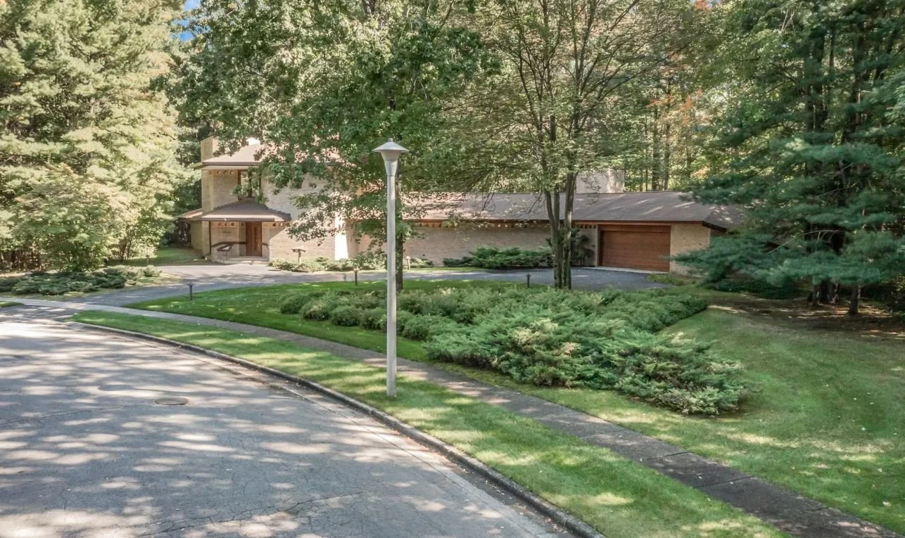 A Robert Schwartz Design in Midland, MI - $740,000