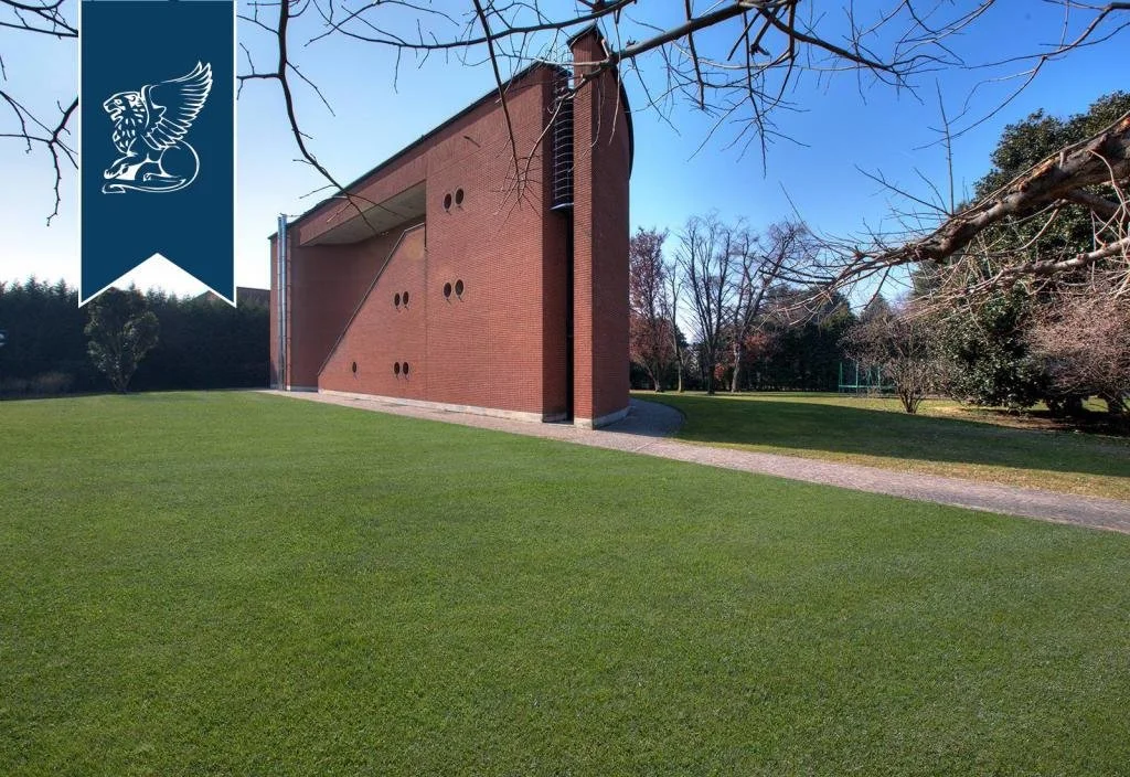 A Mario Botta Design in Italy - €3,150,000