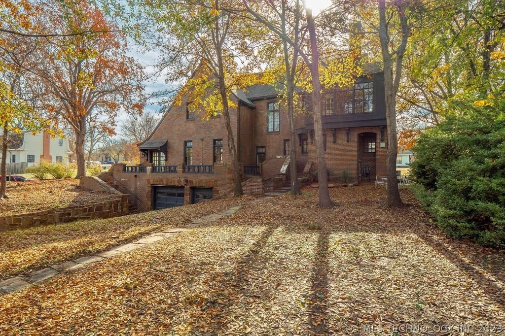 A Gorgeous Staircase in McAlester, OK - $345,000