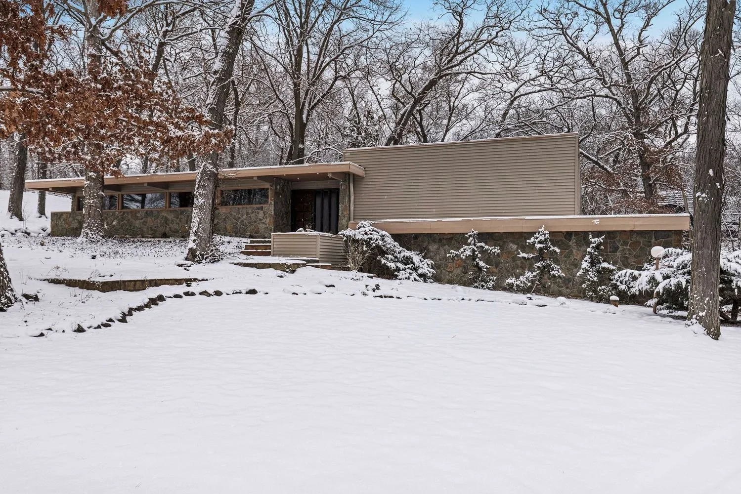 A MCM in Roscoe, IL - $345,000