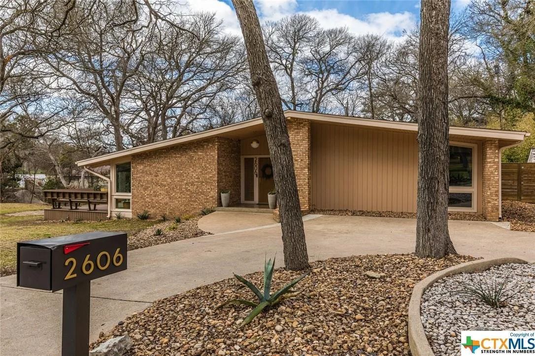 A 1960 Vail Logsdon Design in Temple, TX - $480,000
