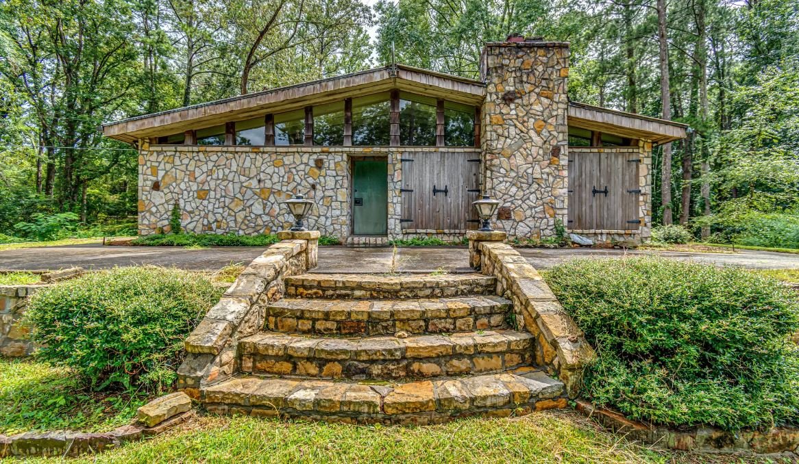 A 1950's Home on Over 2  Acres - $260,000