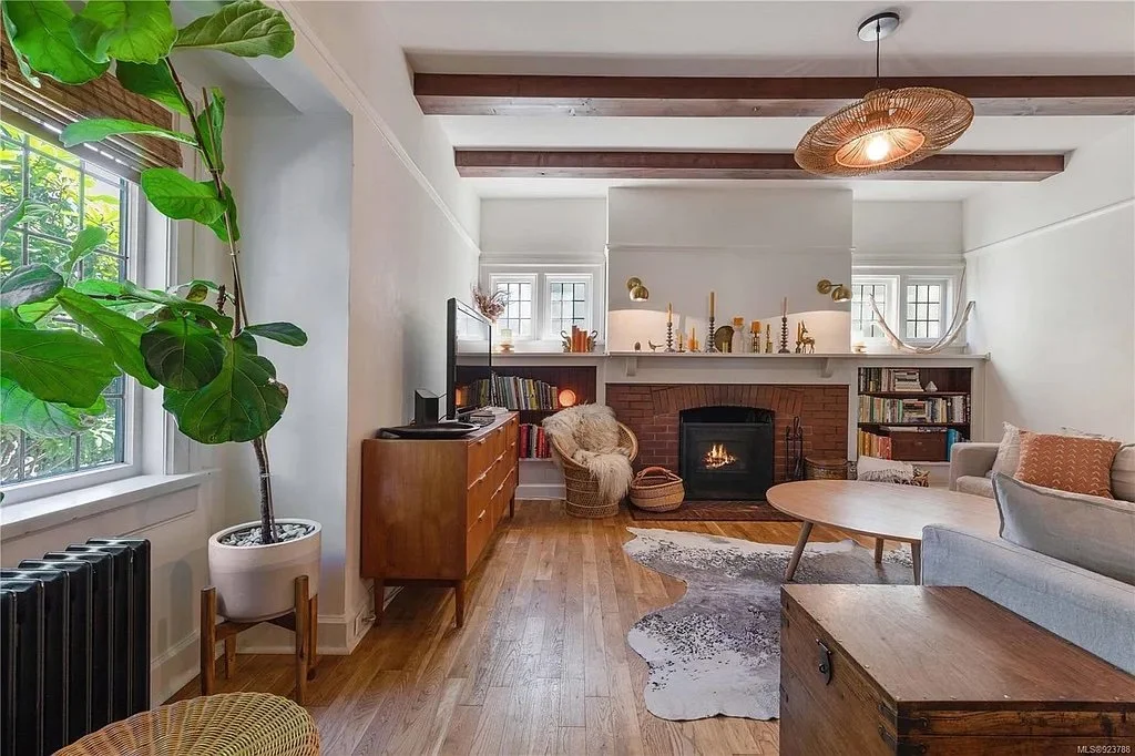 A Lovely Home in Victoria, BC C$1,695,000