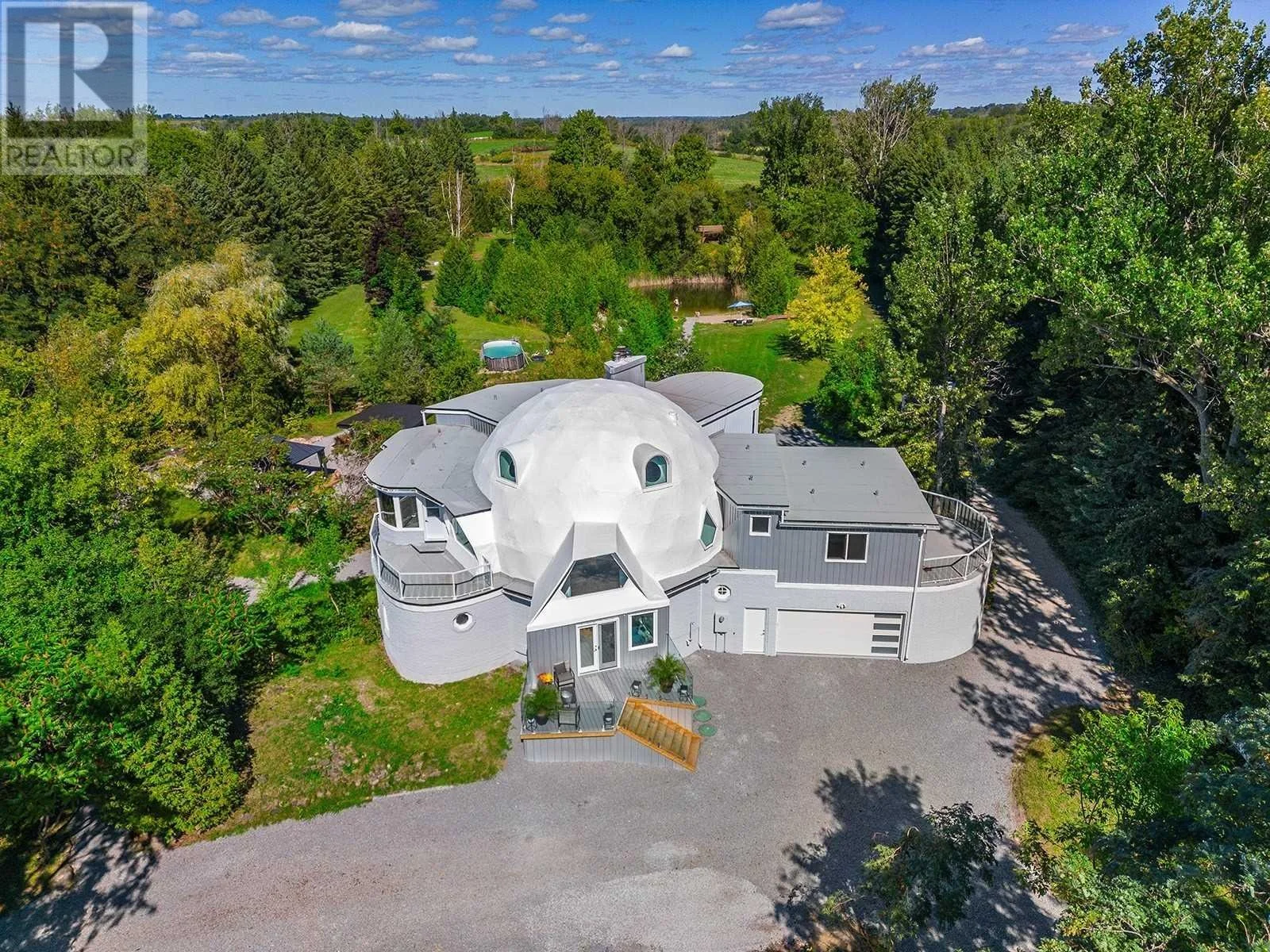 Over 2 Acres in Brock, ON - C$2,299,000