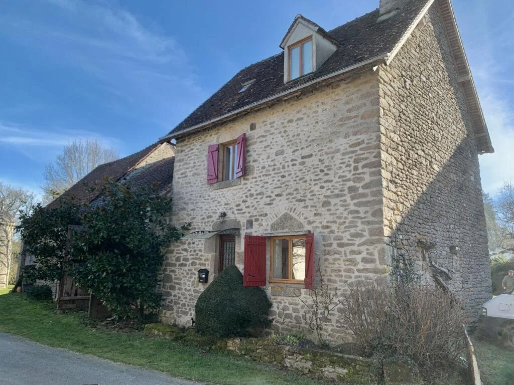 A Stone House &amp; Barn in France -  €167,400